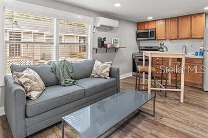 For Sale: $389,900 (4 beds, 2 baths, 1180 Square Feet)