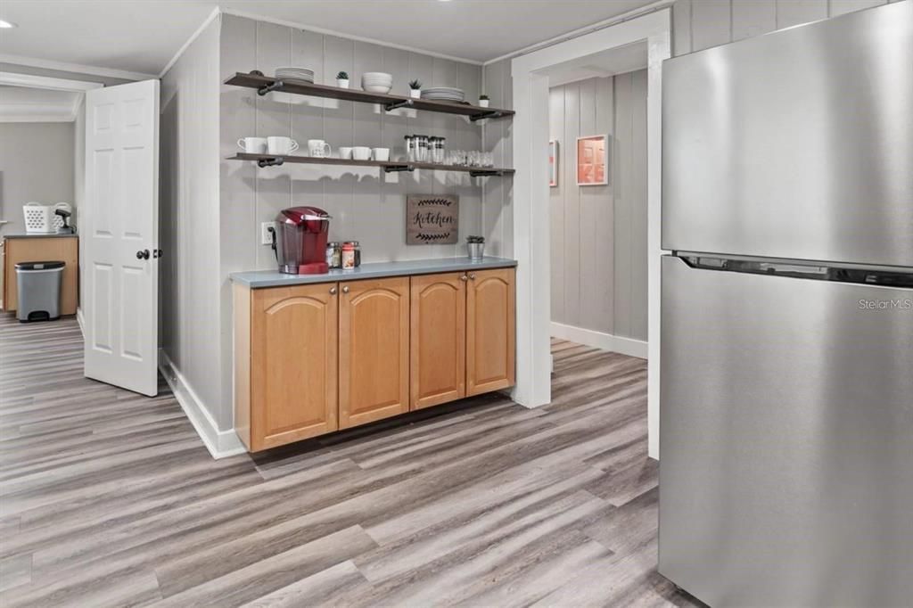 For Sale: $389,900 (4 beds, 2 baths, 1180 Square Feet)