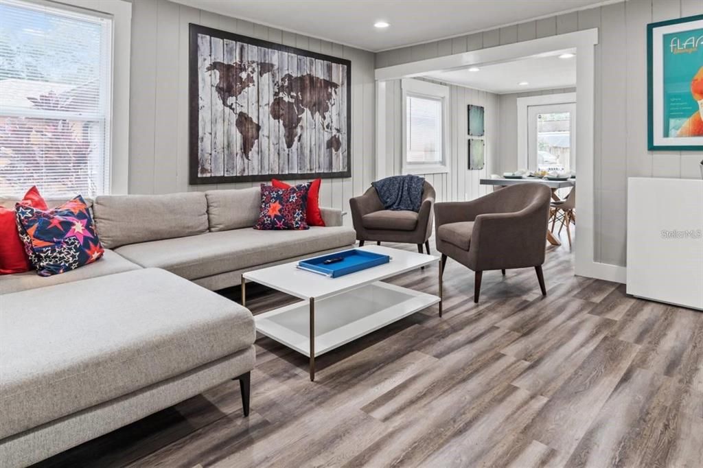 For Sale: $389,900 (4 beds, 2 baths, 1180 Square Feet)