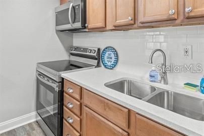 For Sale: $389,900 (4 beds, 2 baths, 1180 Square Feet)