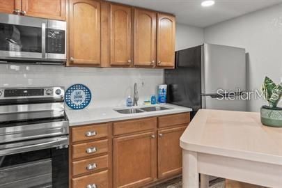 For Sale: $389,900 (4 beds, 2 baths, 1180 Square Feet)