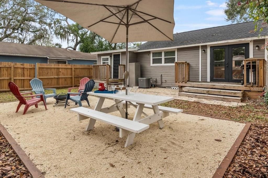 For Sale: $389,900 (4 beds, 2 baths, 1180 Square Feet)