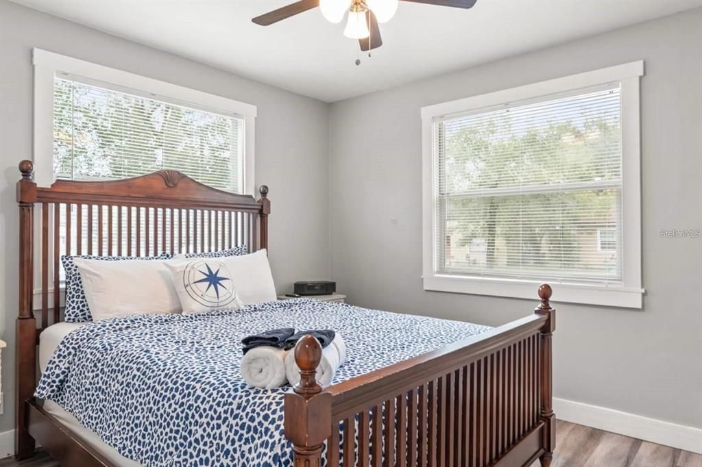 For Sale: $389,900 (4 beds, 2 baths, 1180 Square Feet)