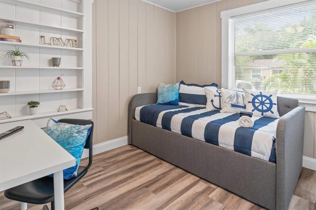 For Sale: $389,900 (4 beds, 2 baths, 1180 Square Feet)