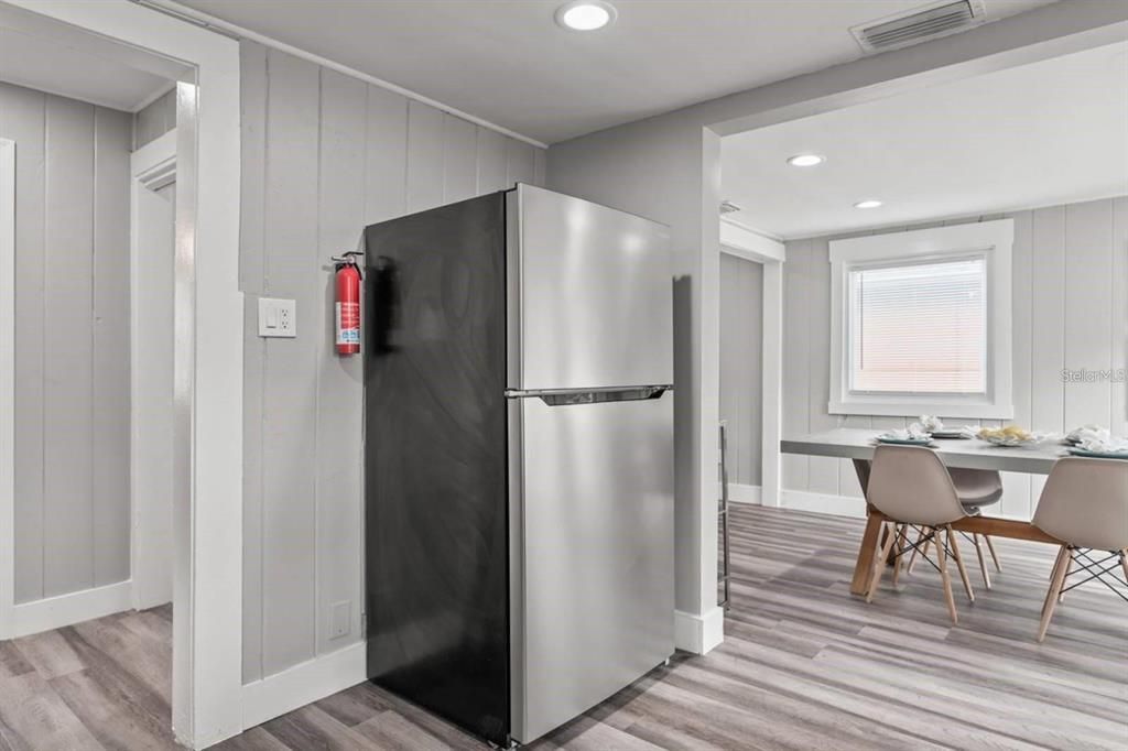 For Sale: $389,900 (4 beds, 2 baths, 1180 Square Feet)