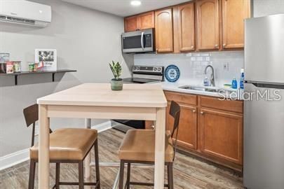 For Sale: $389,900 (4 beds, 2 baths, 1180 Square Feet)