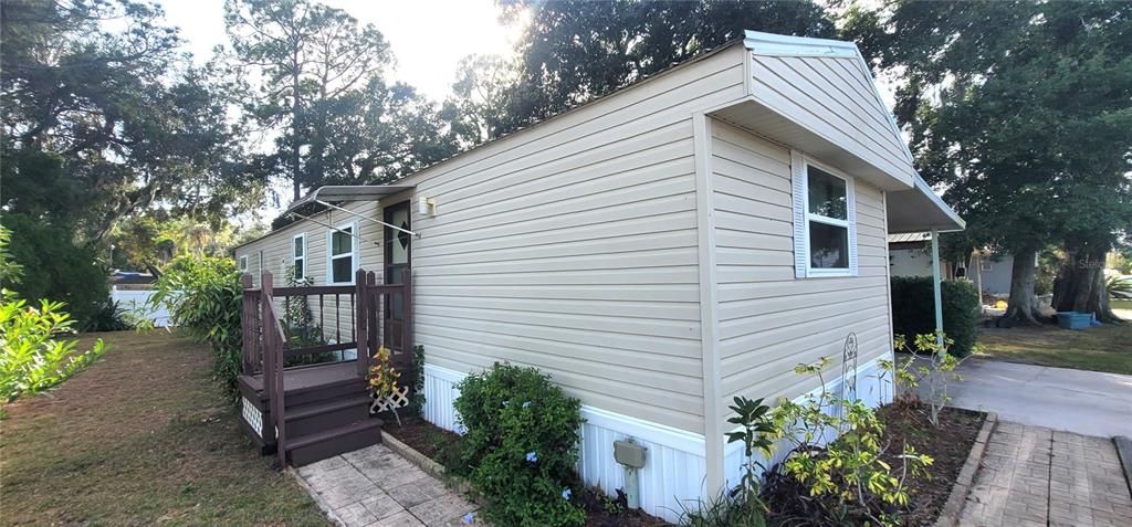 For Sale: $133,000 (2 beds, 2 baths, 840 Square Feet)