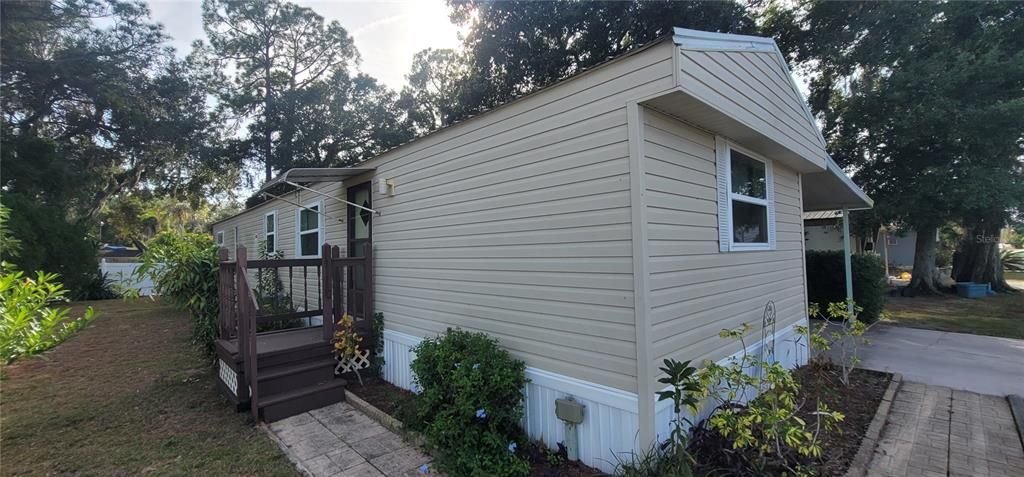 For Sale: $133,000 (2 beds, 2 baths, 840 Square Feet)