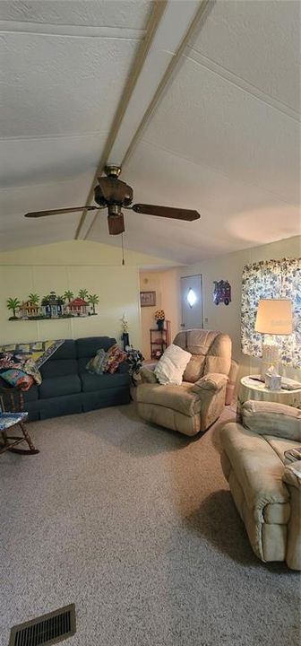 For Sale: $133,000 (2 beds, 2 baths, 840 Square Feet)