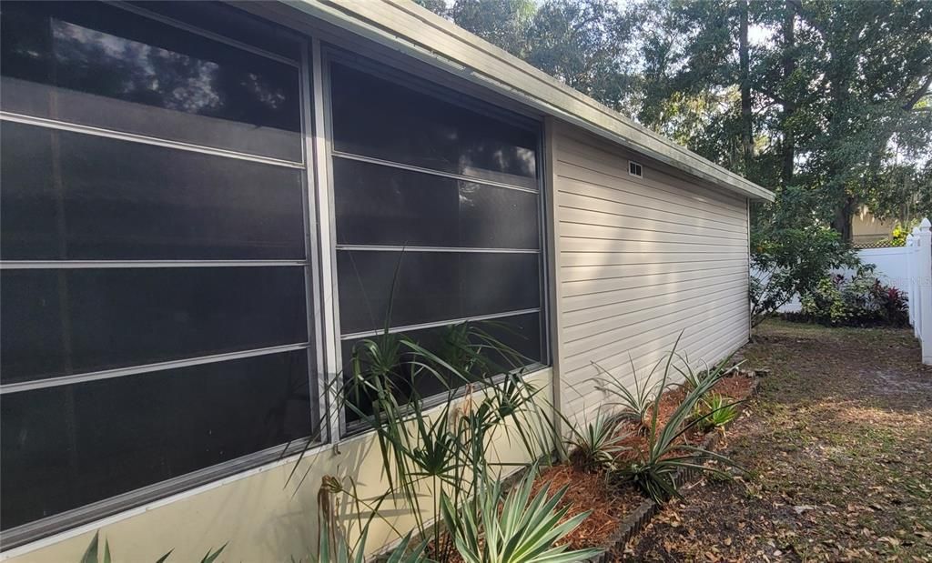 For Sale: $133,000 (2 beds, 2 baths, 840 Square Feet)