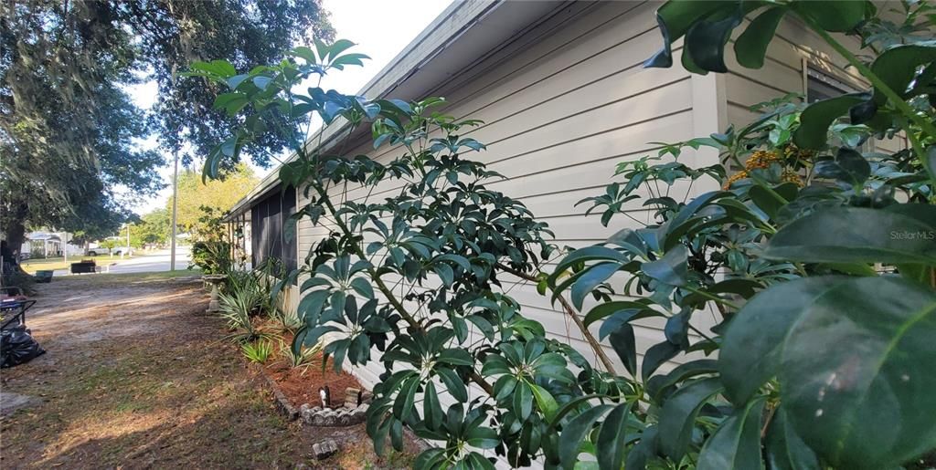 For Sale: $133,000 (2 beds, 2 baths, 840 Square Feet)