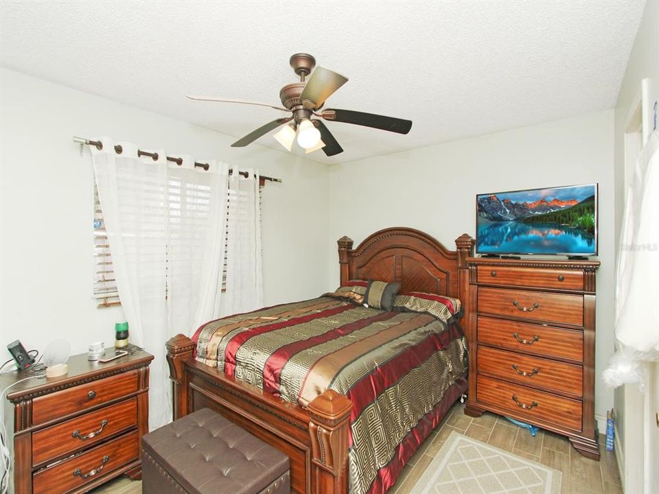 For Sale: $275,000 (3 beds, 2 baths, 1075 Square Feet)