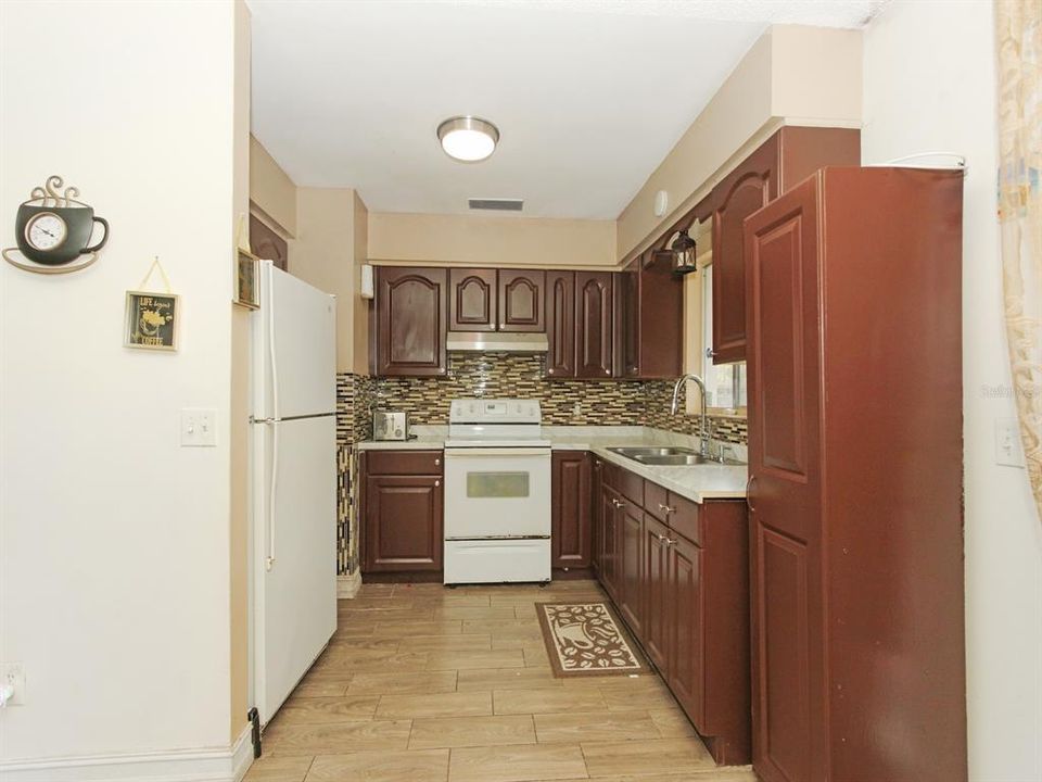 For Sale: $275,000 (3 beds, 2 baths, 1075 Square Feet)