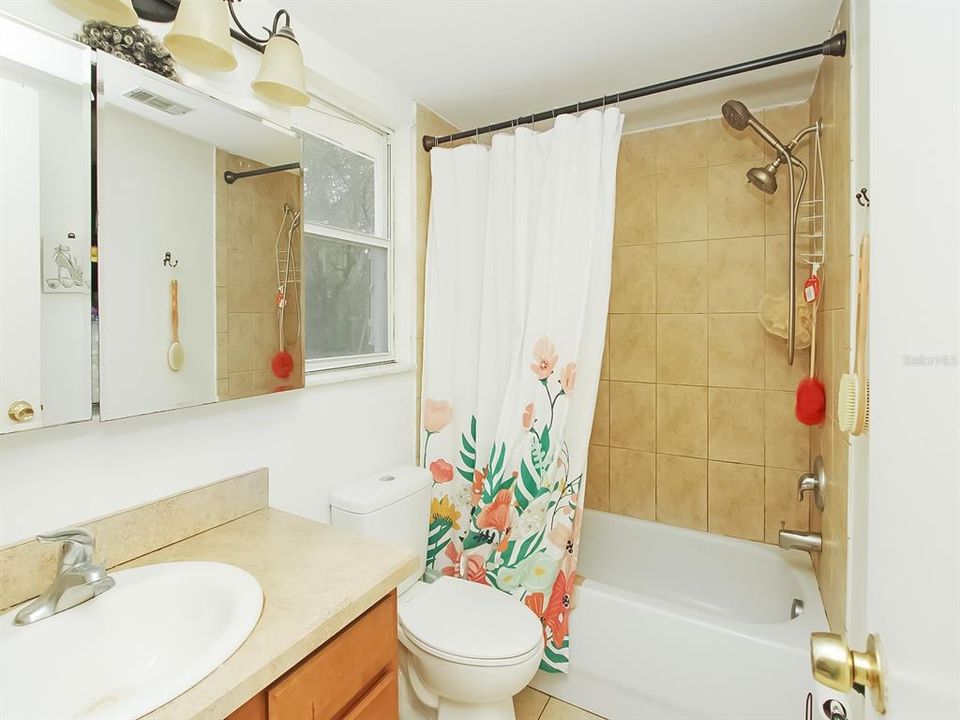 For Sale: $275,000 (3 beds, 2 baths, 1075 Square Feet)