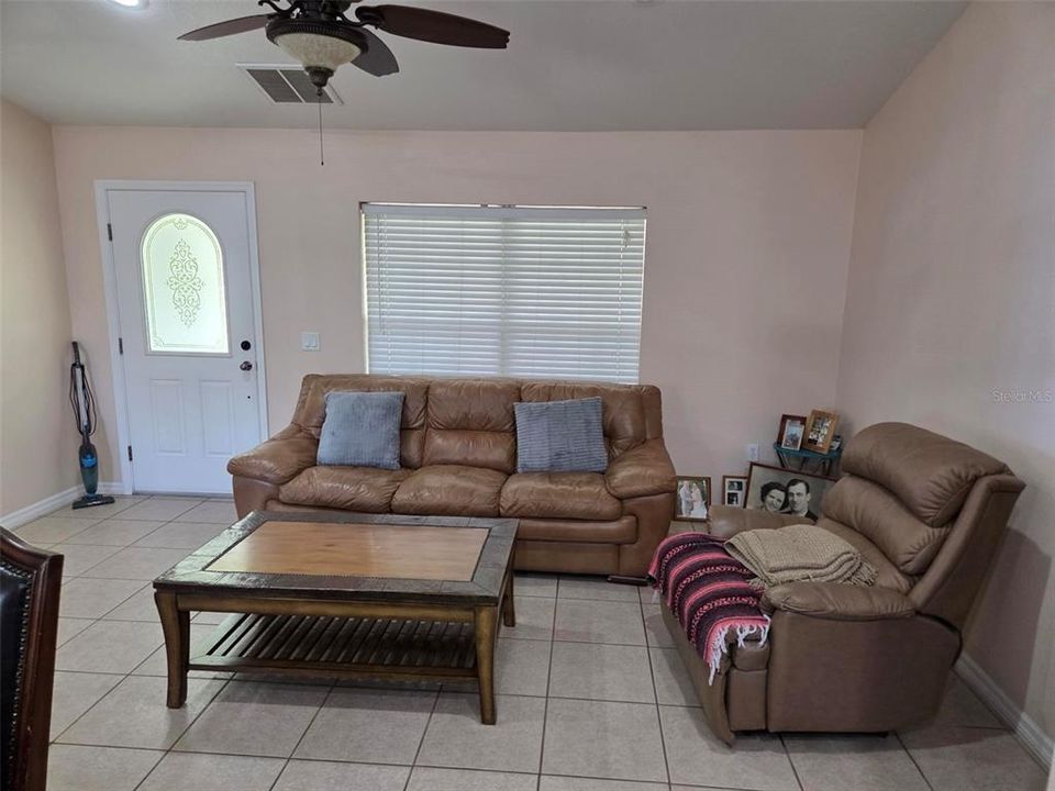 En Venta: $319,900 (3 camas, 2 baños, 1080 Pies cuadrados)