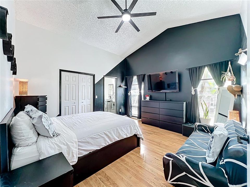 Active With Contract: $435,000 (3 beds, 2 baths, 1562 Square Feet)