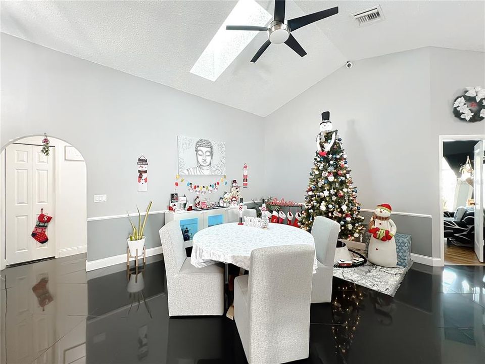 Active With Contract: $435,000 (3 beds, 2 baths, 1562 Square Feet)