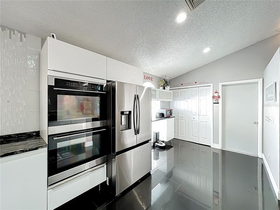 Active With Contract: $435,000 (3 beds, 2 baths, 1562 Square Feet)