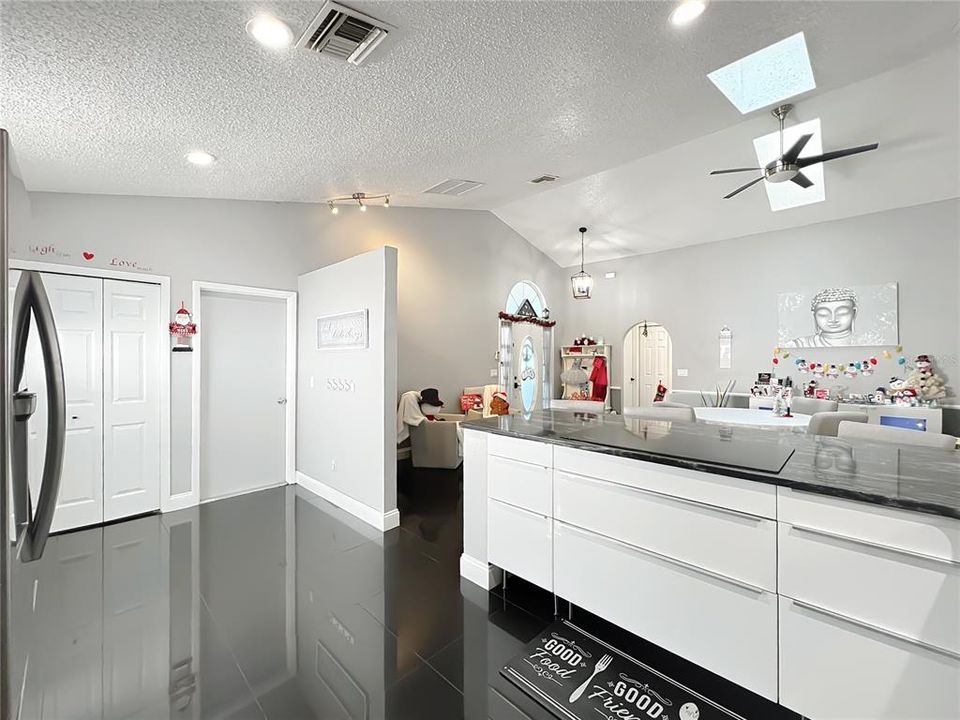 Active With Contract: $435,000 (3 beds, 2 baths, 1562 Square Feet)