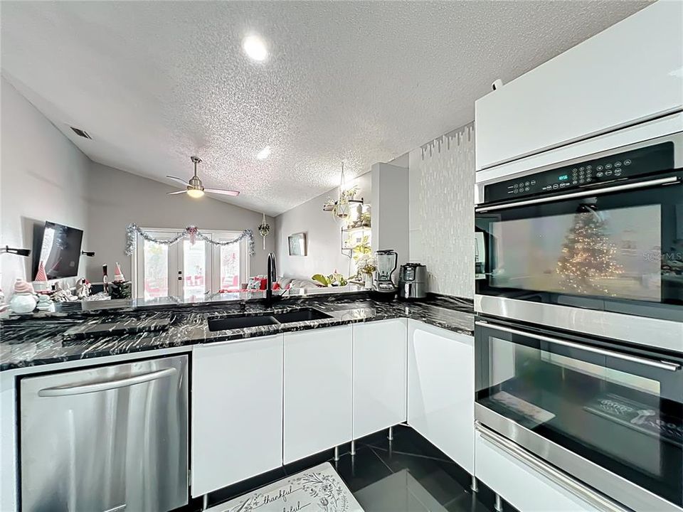 Active With Contract: $435,000 (3 beds, 2 baths, 1562 Square Feet)