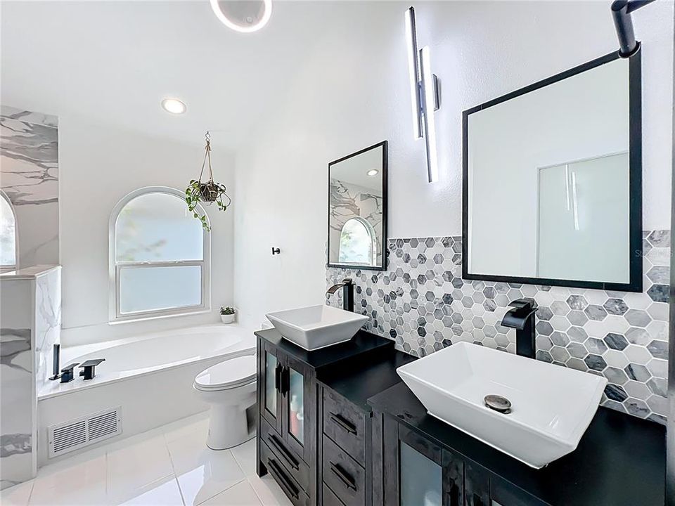 Active With Contract: $435,000 (3 beds, 2 baths, 1562 Square Feet)