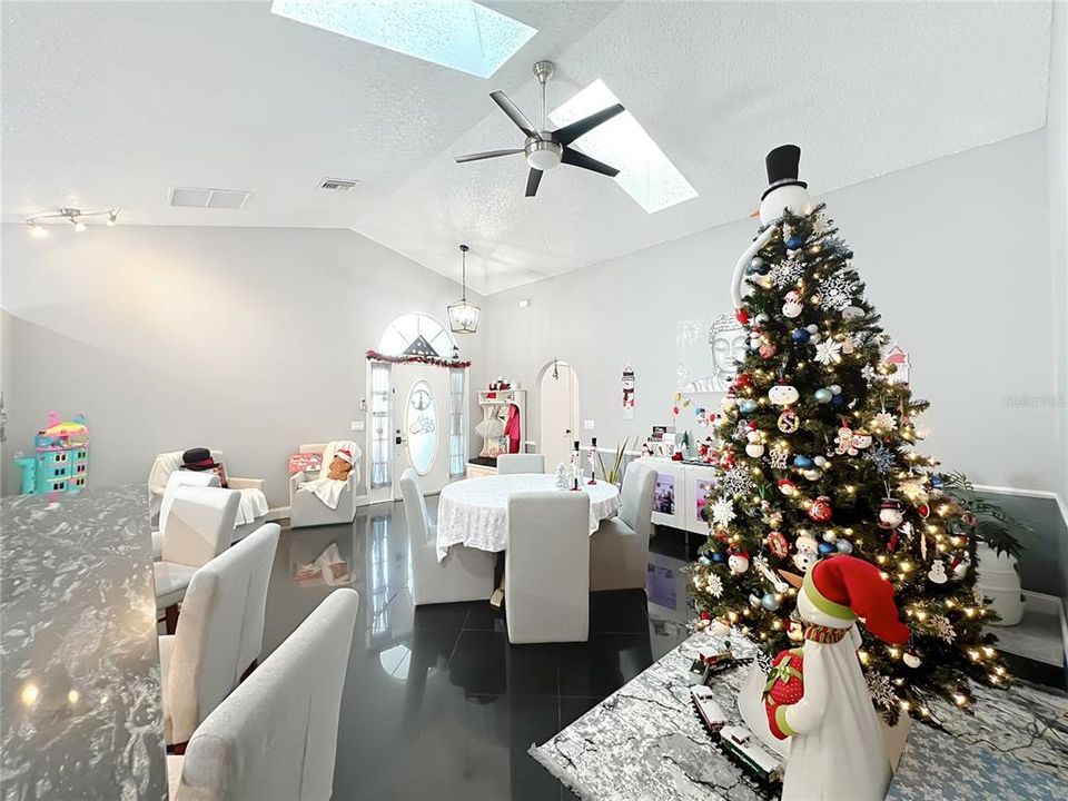 Active With Contract: $435,000 (3 beds, 2 baths, 1562 Square Feet)