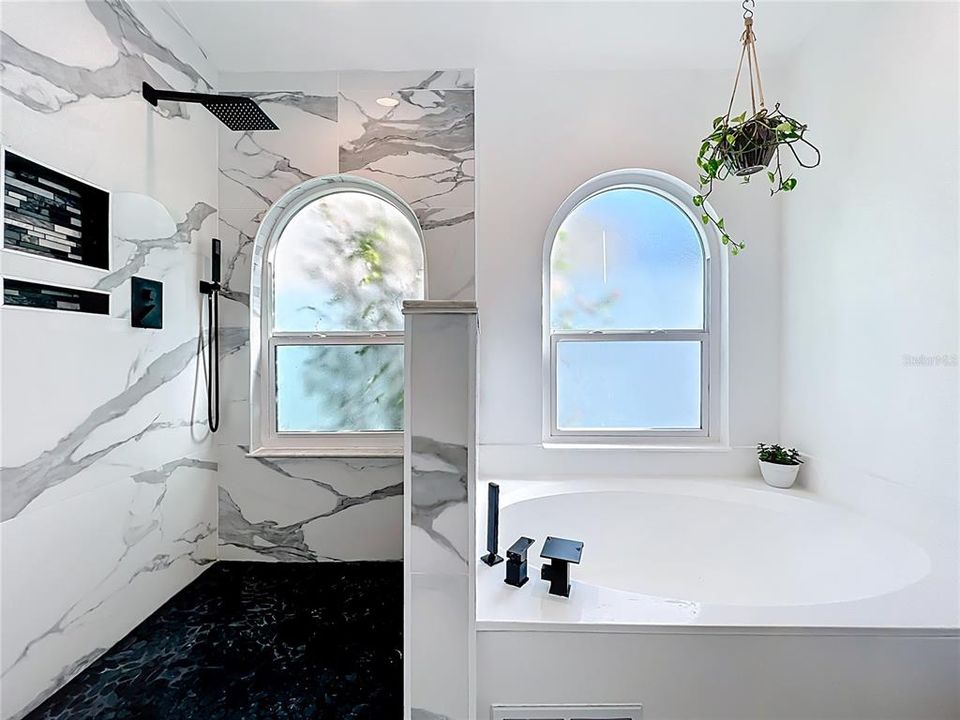 Active With Contract: $435,000 (3 beds, 2 baths, 1562 Square Feet)