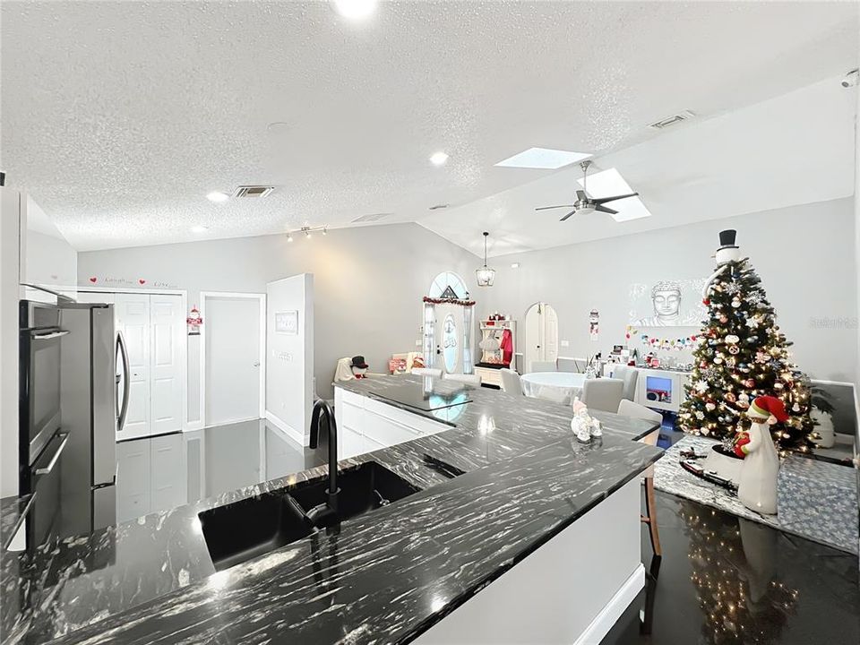 Active With Contract: $435,000 (3 beds, 2 baths, 1562 Square Feet)