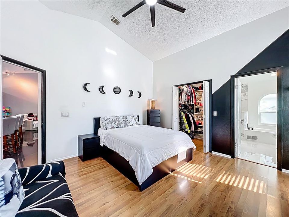 Active With Contract: $435,000 (3 beds, 2 baths, 1562 Square Feet)