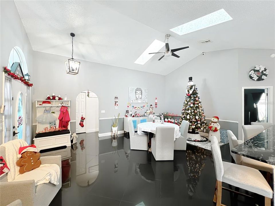 Active With Contract: $435,000 (3 beds, 2 baths, 1562 Square Feet)