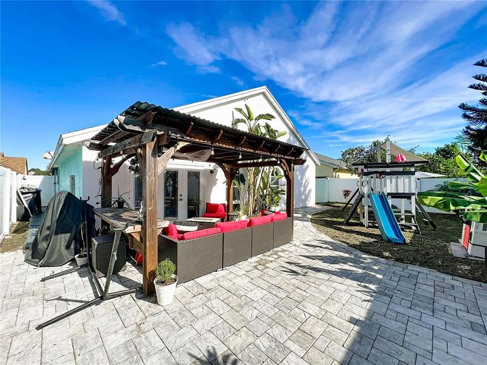 Active With Contract: $435,000 (3 beds, 2 baths, 1562 Square Feet)