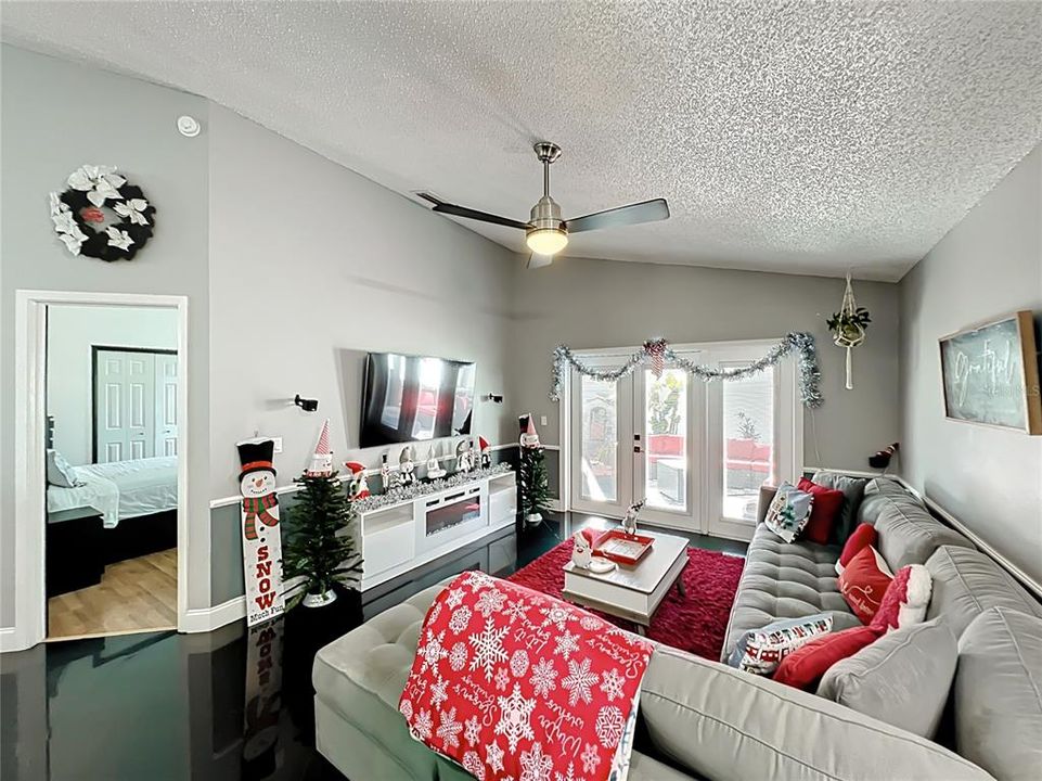 Active With Contract: $435,000 (3 beds, 2 baths, 1562 Square Feet)