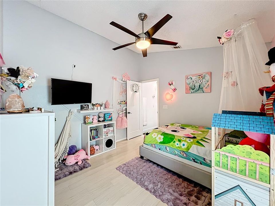 Active With Contract: $435,000 (3 beds, 2 baths, 1562 Square Feet)