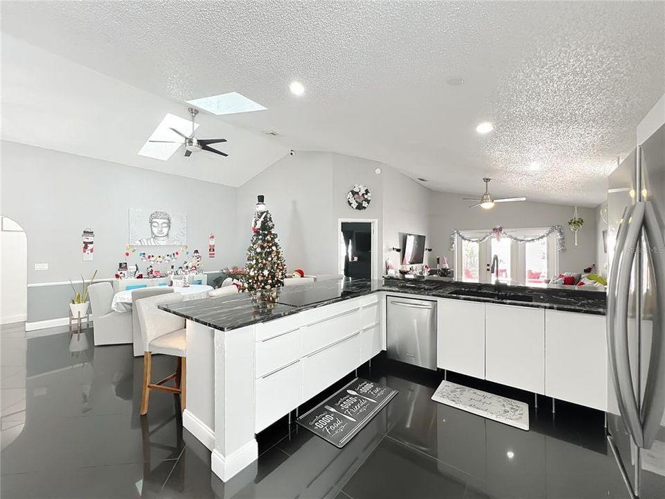 Active With Contract: $435,000 (3 beds, 2 baths, 1562 Square Feet)