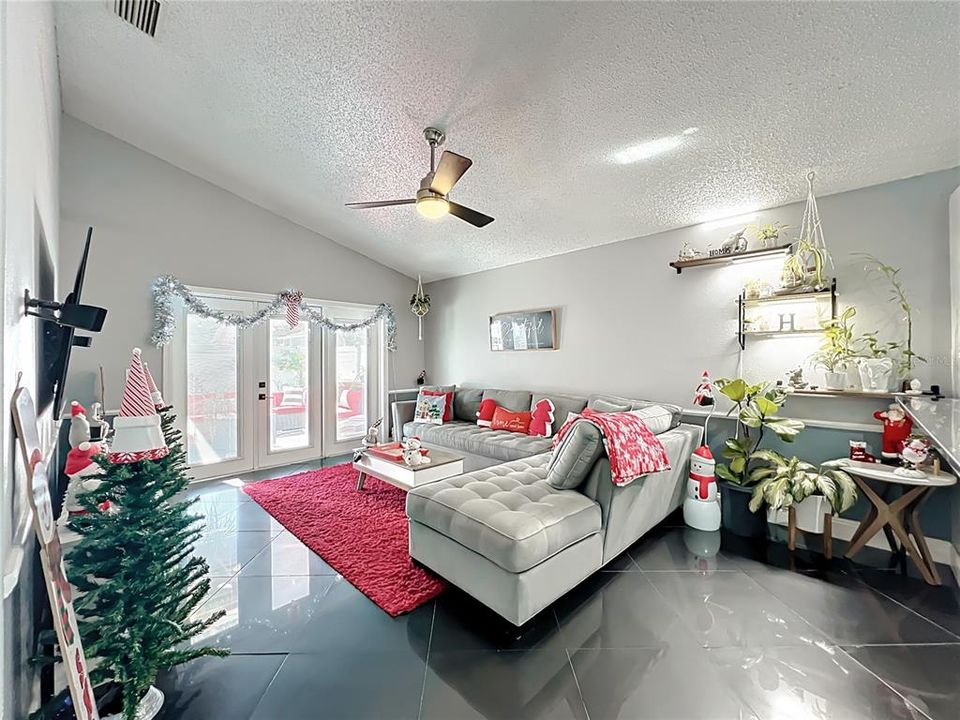 Active With Contract: $435,000 (3 beds, 2 baths, 1562 Square Feet)