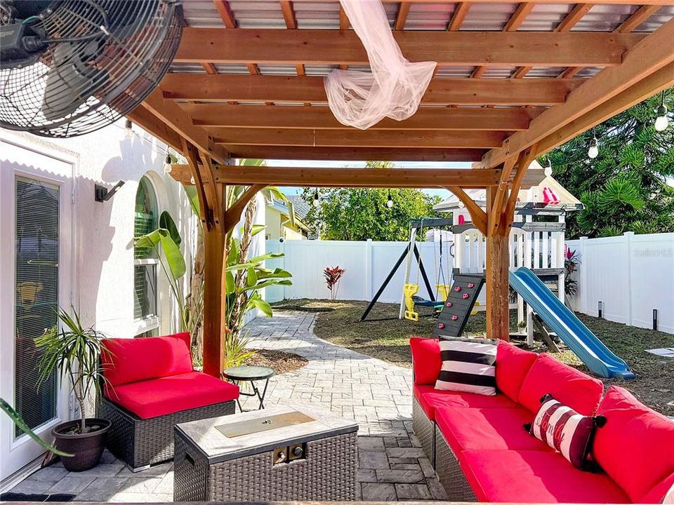 Active With Contract: $435,000 (3 beds, 2 baths, 1562 Square Feet)