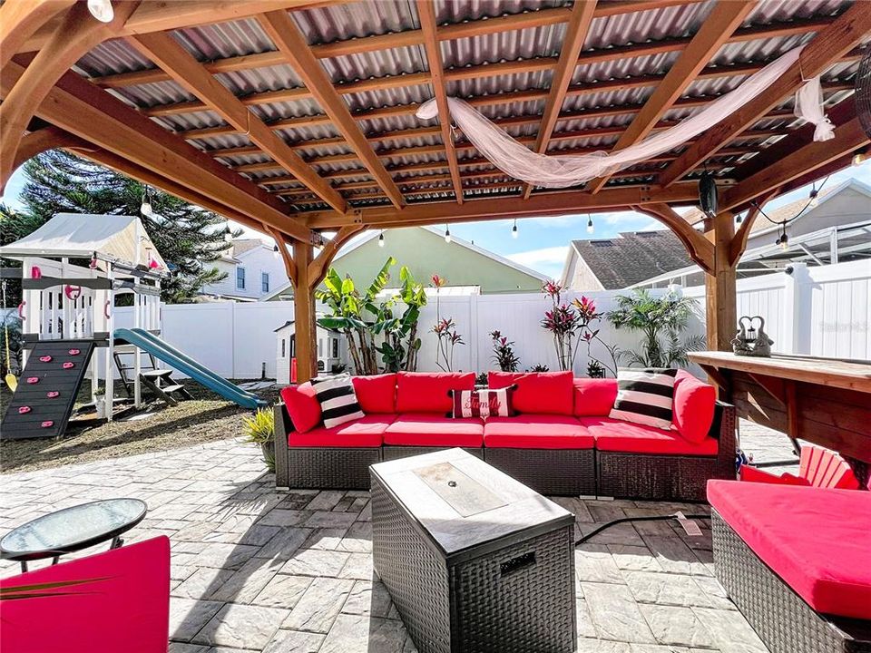 Active With Contract: $435,000 (3 beds, 2 baths, 1562 Square Feet)