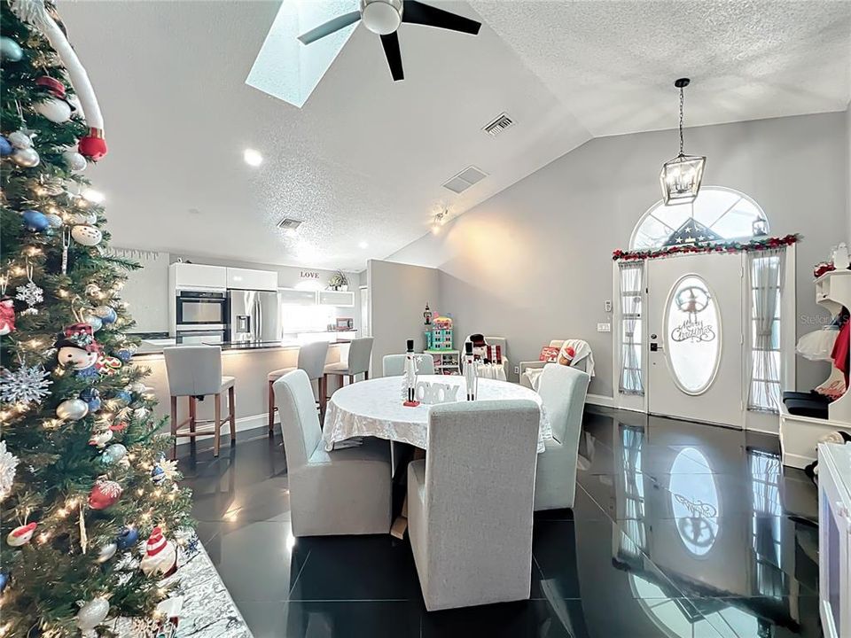 Active With Contract: $435,000 (3 beds, 2 baths, 1562 Square Feet)