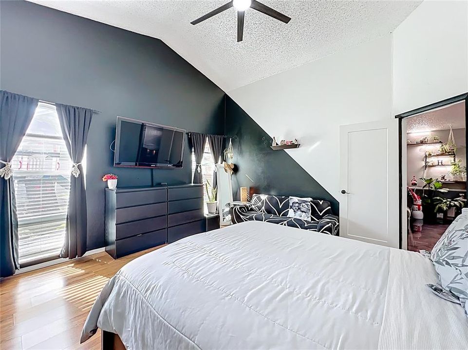 Active With Contract: $435,000 (3 beds, 2 baths, 1562 Square Feet)