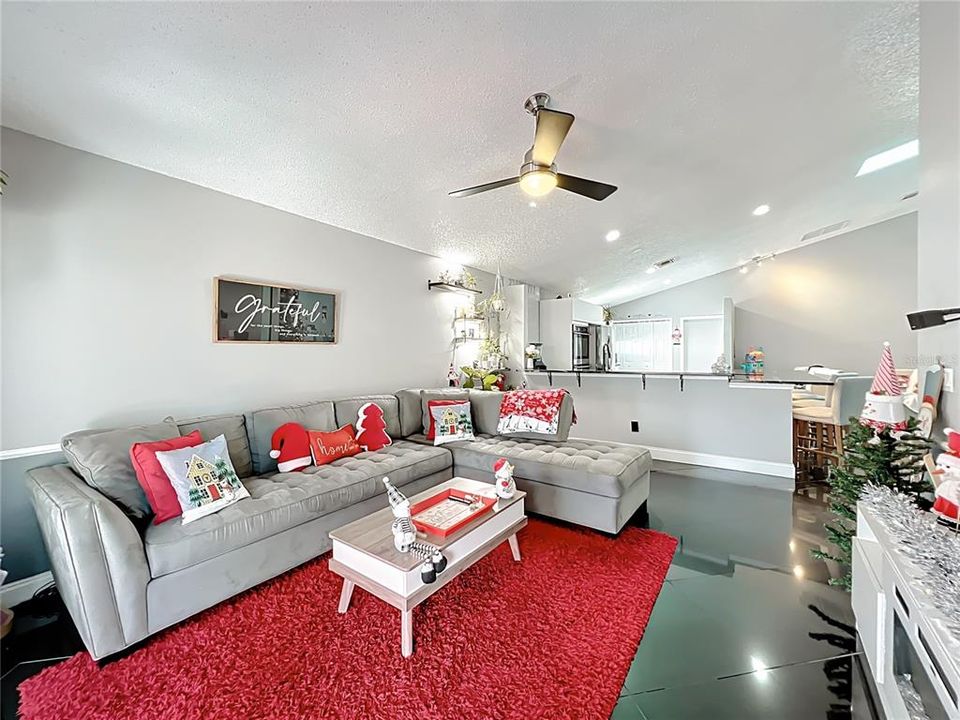 Active With Contract: $435,000 (3 beds, 2 baths, 1562 Square Feet)