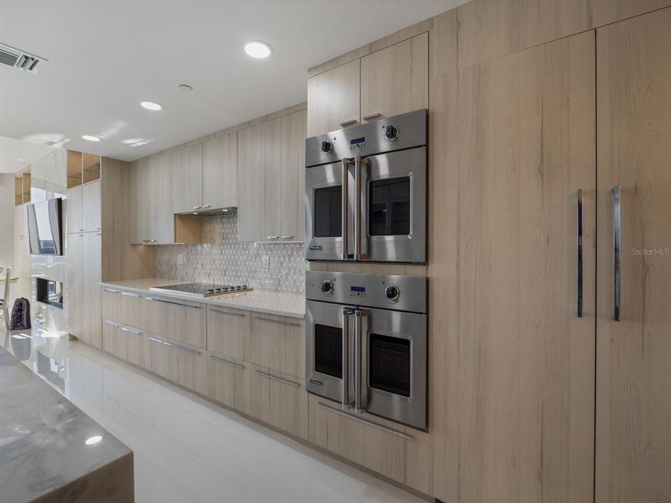 For Sale: $1,189,000 (2 beds, 2 baths, 1676 Square Feet)