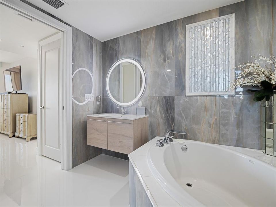 For Sale: $1,189,000 (2 beds, 2 baths, 1676 Square Feet)