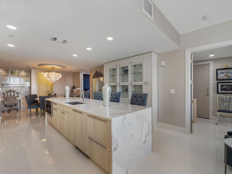 For Sale: $1,189,000 (2 beds, 2 baths, 1676 Square Feet)