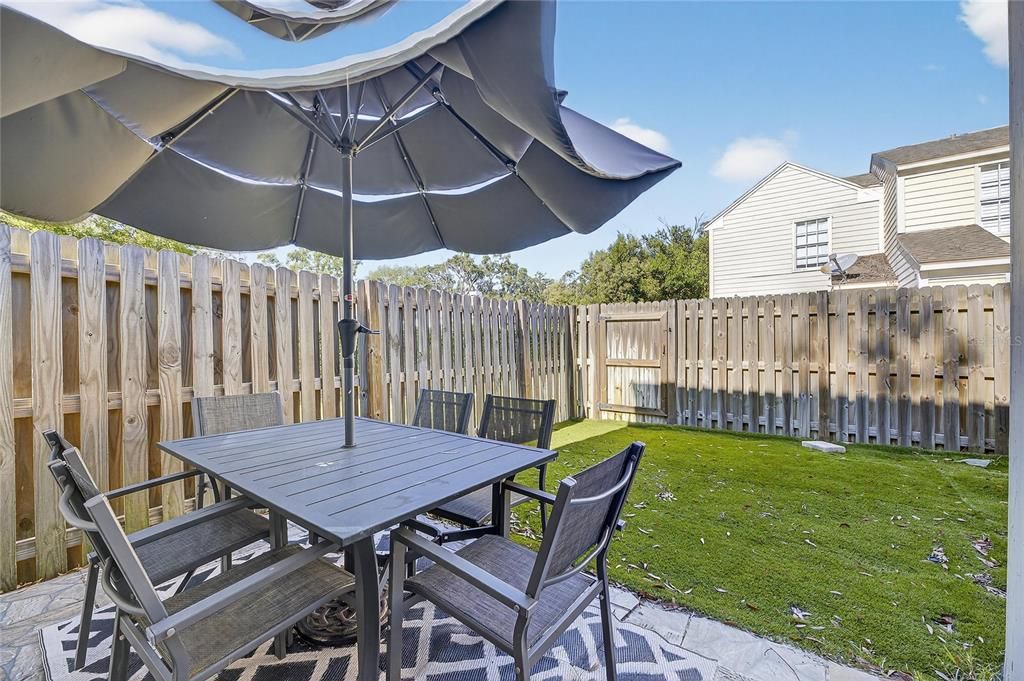 For Sale: $195,000 (2 beds, 1 baths, 896 Square Feet)