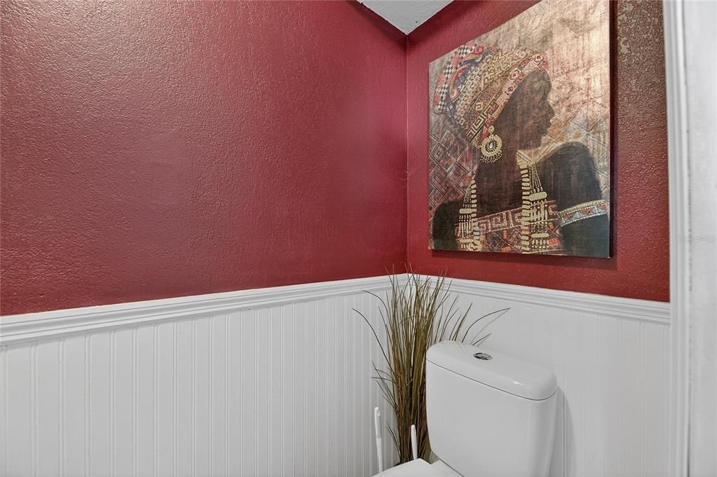 For Sale: $195,000 (2 beds, 1 baths, 896 Square Feet)