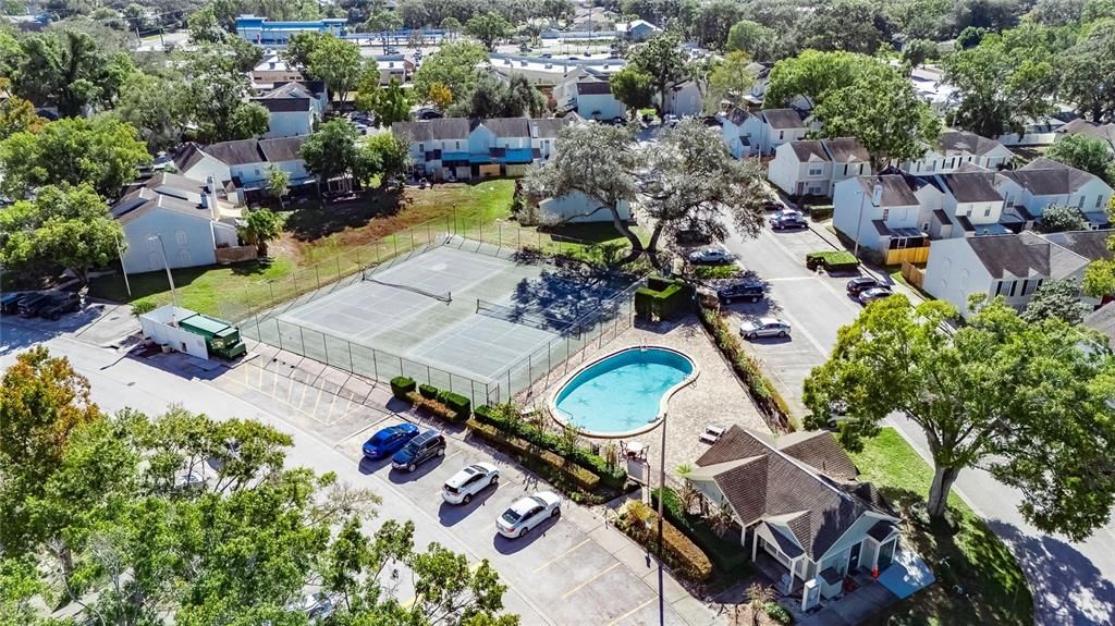 For Sale: $195,000 (2 beds, 1 baths, 896 Square Feet)