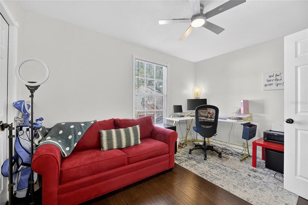 For Sale: $195,000 (2 beds, 1 baths, 896 Square Feet)