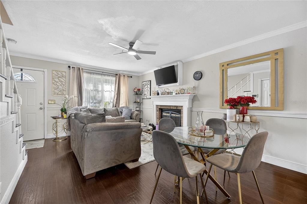 For Sale: $195,000 (2 beds, 1 baths, 896 Square Feet)