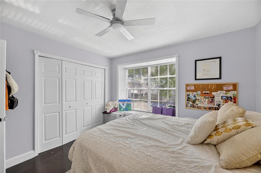 For Sale: $195,000 (2 beds, 1 baths, 896 Square Feet)