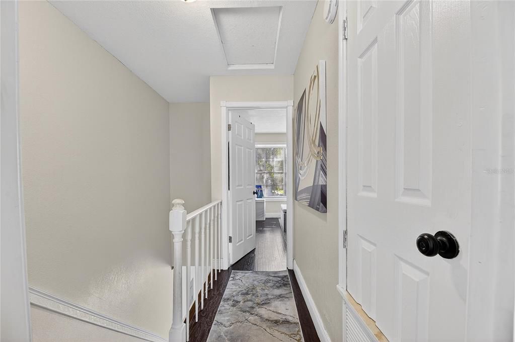 For Sale: $195,000 (2 beds, 1 baths, 896 Square Feet)